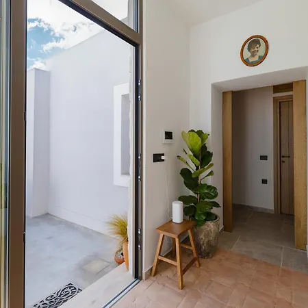 Lemonia Modern Retreat